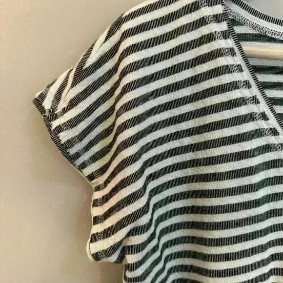 Green Envelope Women’s Short Sleeved, Striped Top, Large - Picture 4 of 10